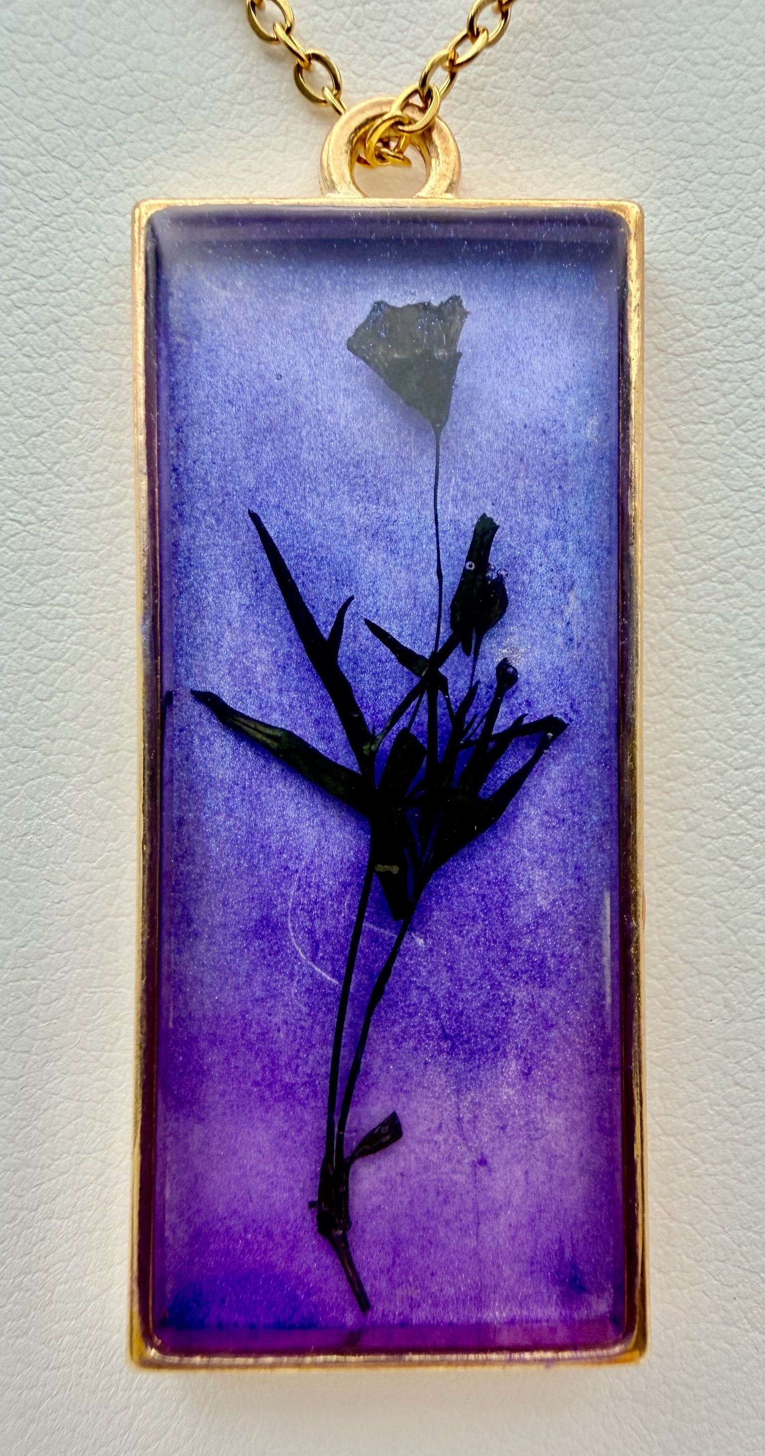 Moody Night | Resin Necklace