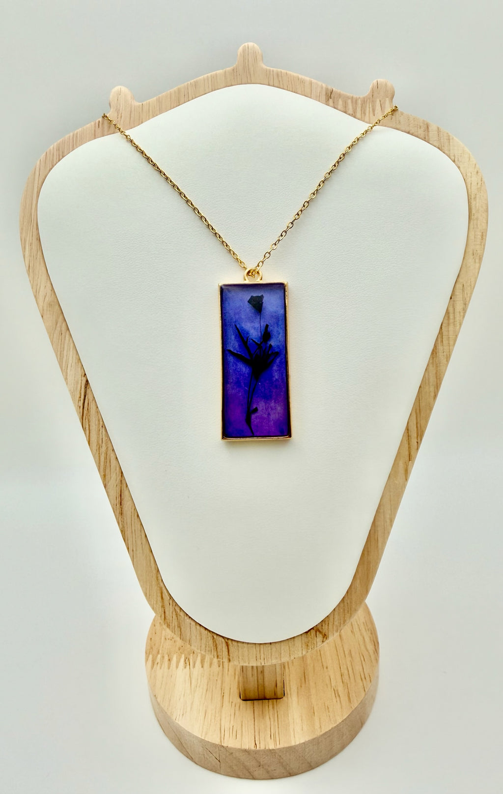 Moody Night | Resin Necklace