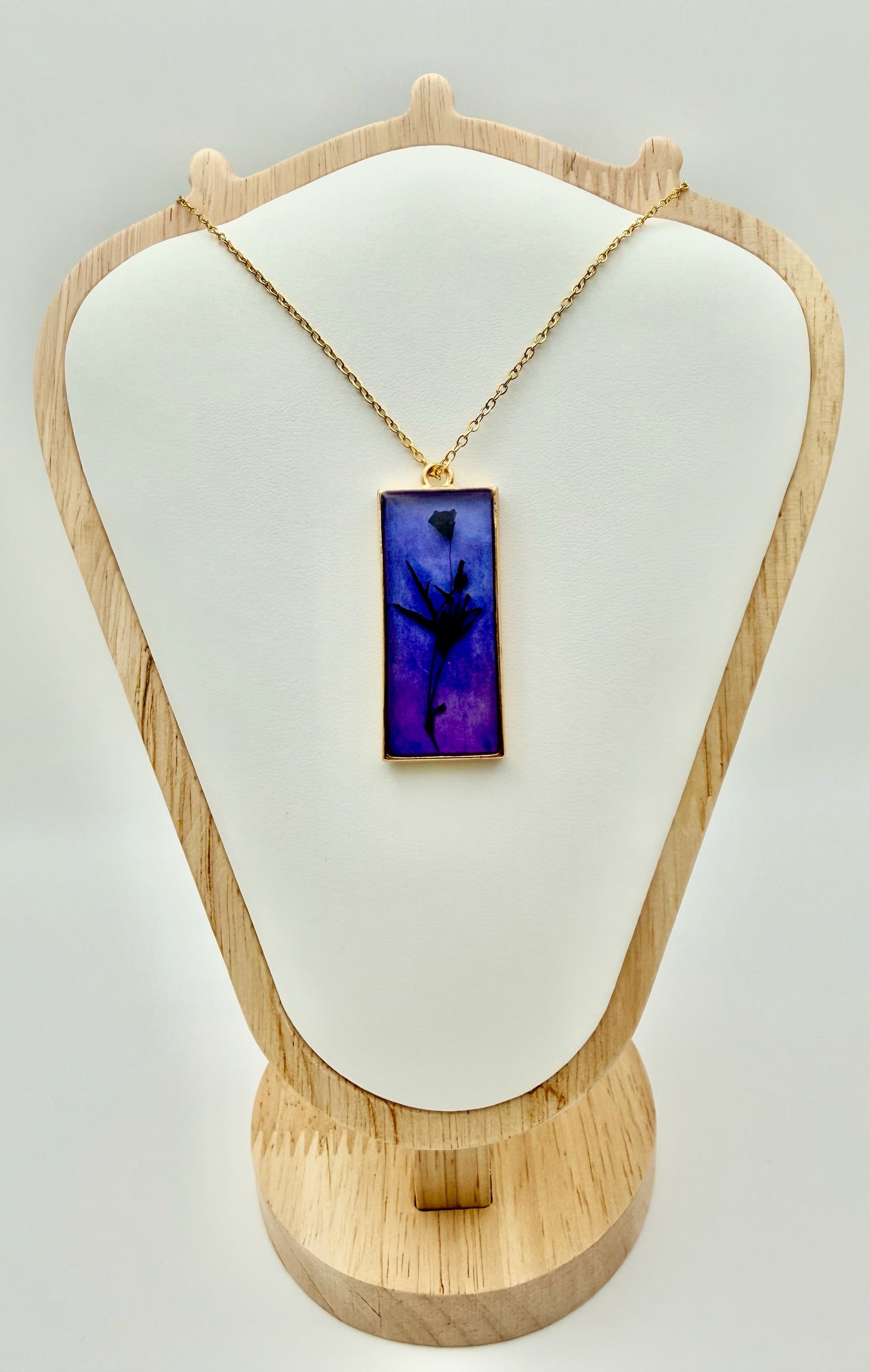 Moody Night | Resin Necklace