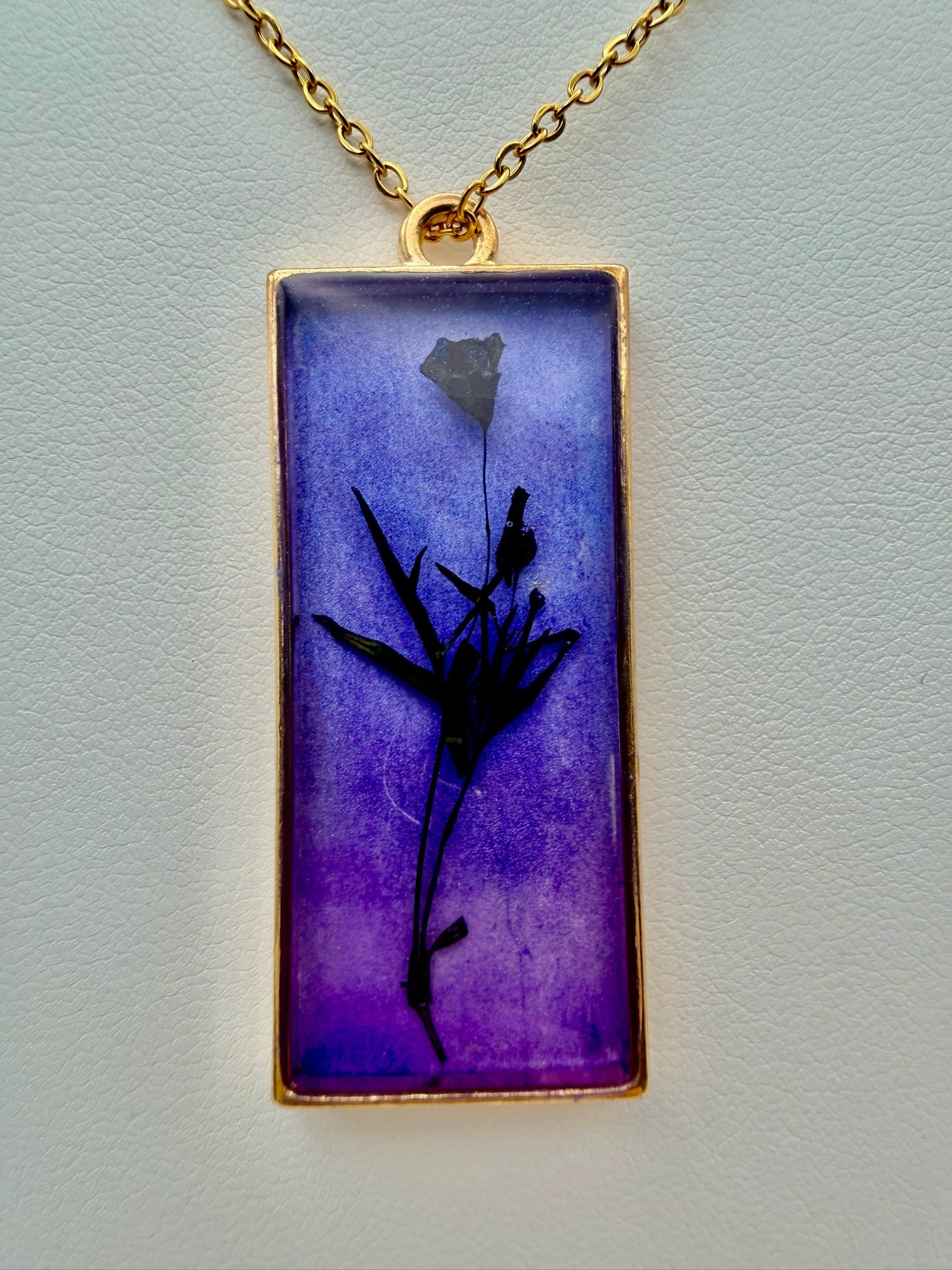 Moody Night | Resin Necklace
