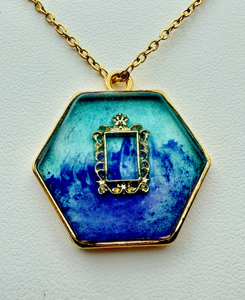 Frame the Ocean | Resin Necklace