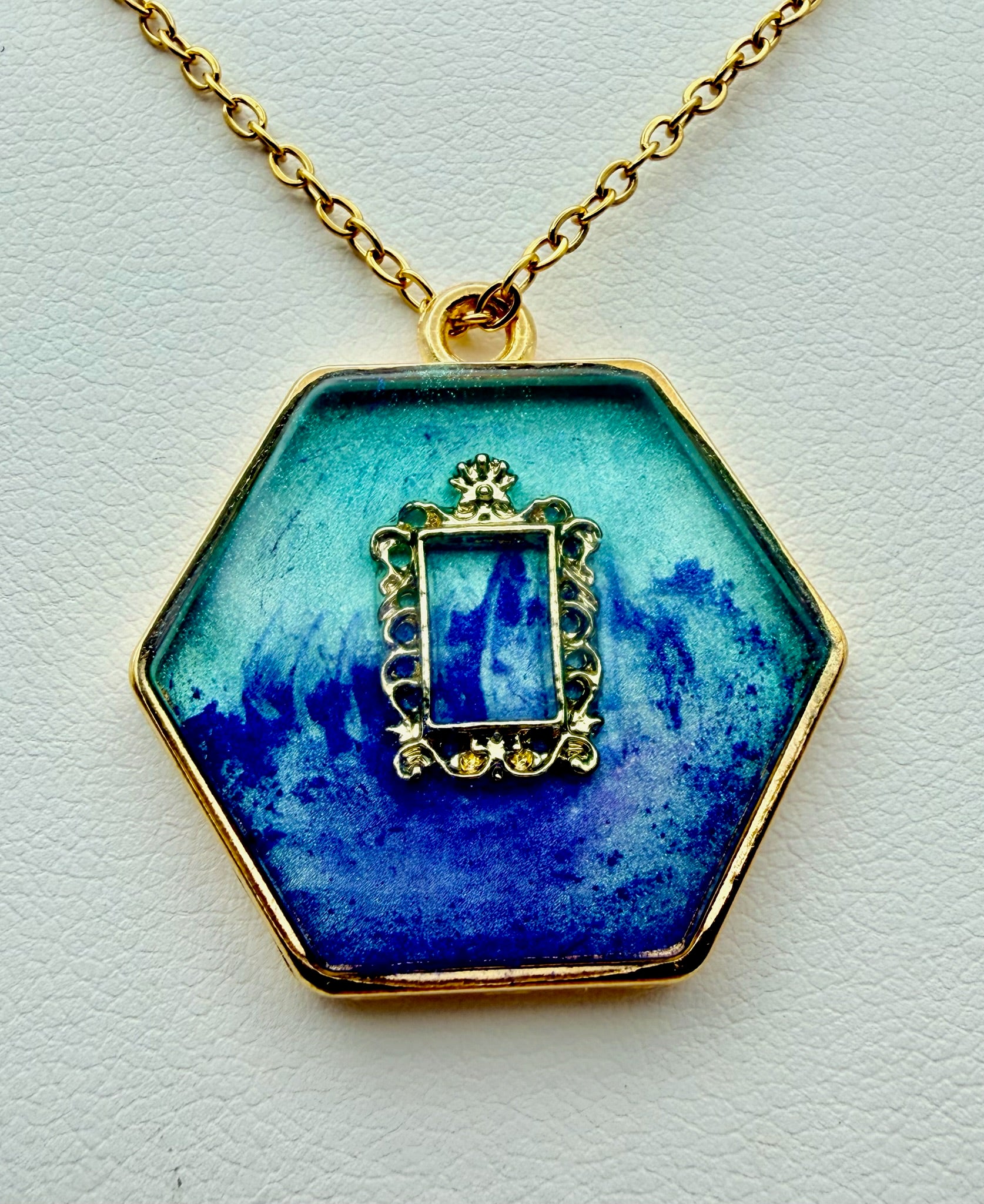 Frame the Ocean | Resin Necklace
