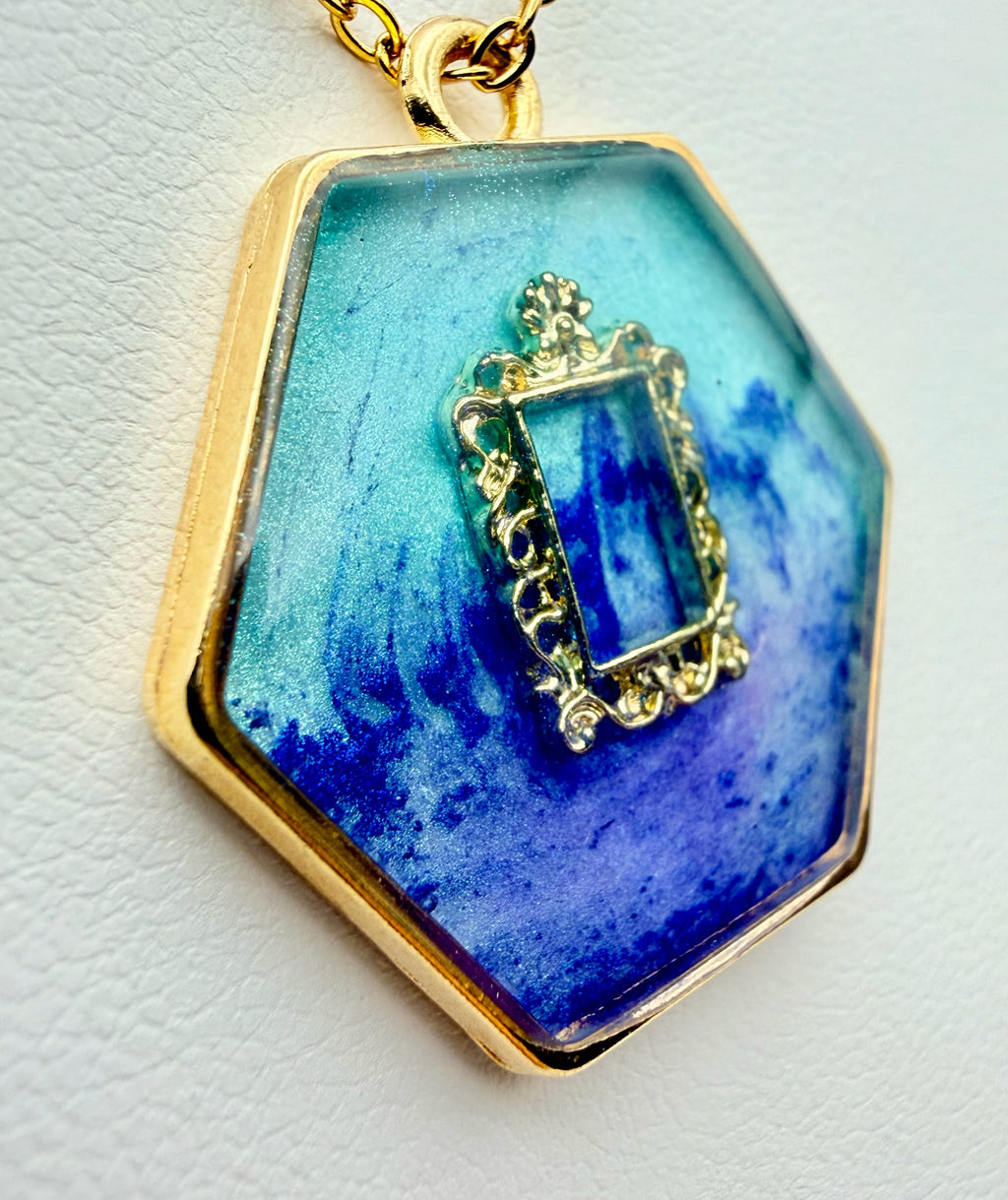 Frame the Ocean | Resin Necklace