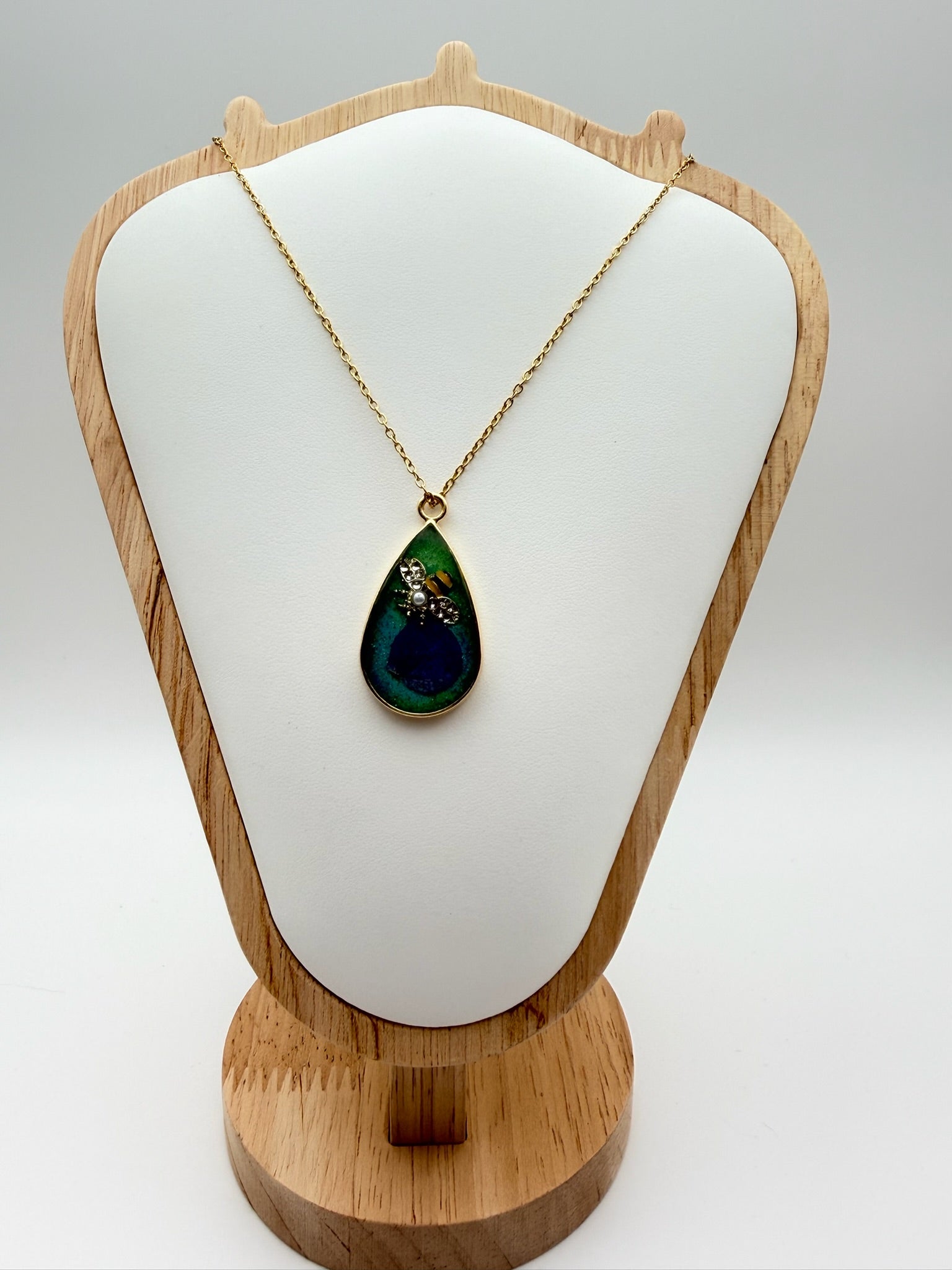 Get It, Pansy Bee | Resin Necklace