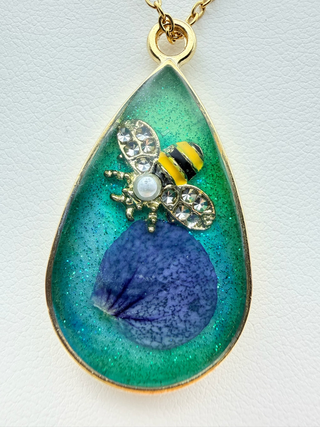 Get It, Pansy Bee | Resin Necklace