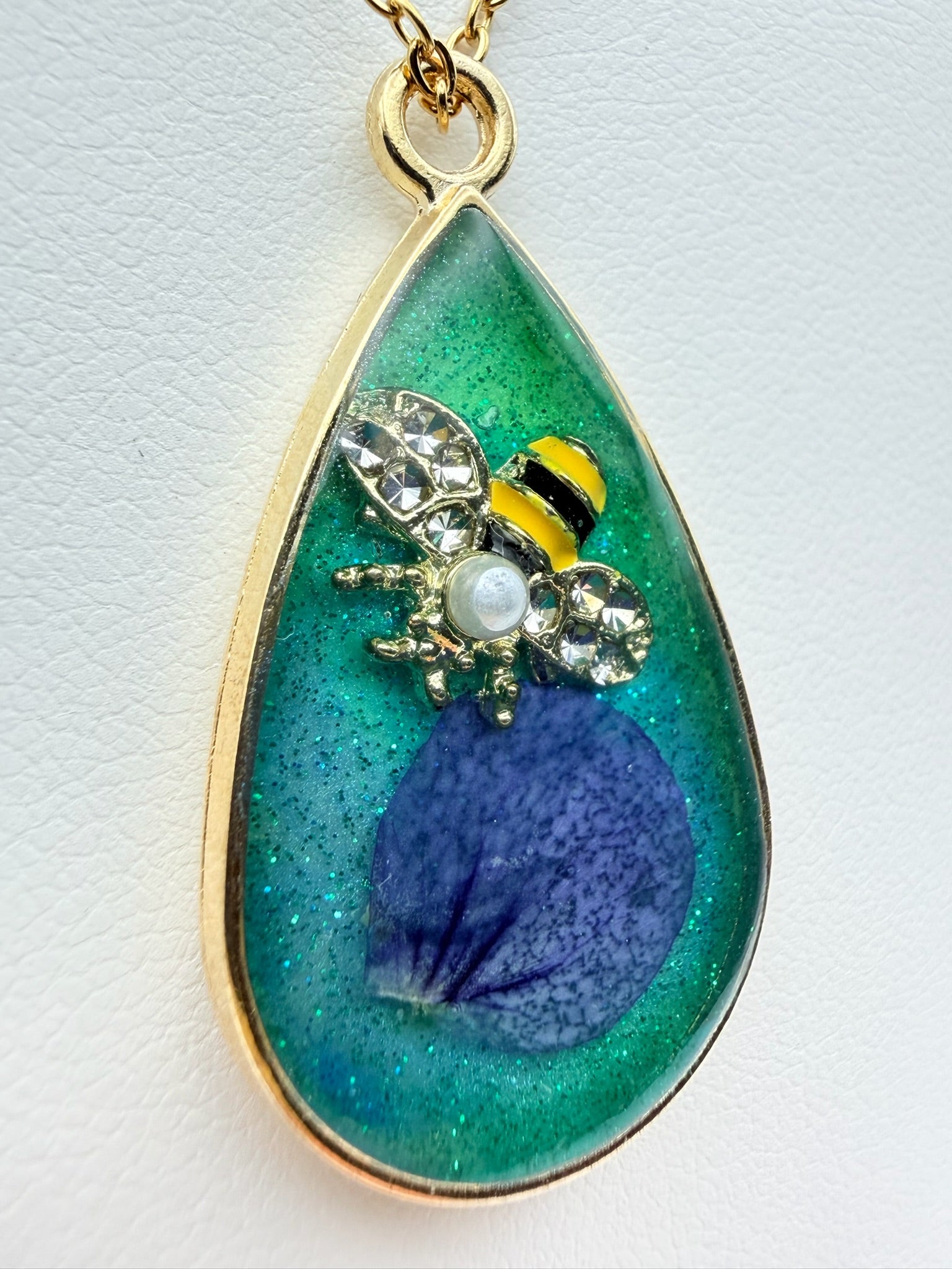 Get It, Pansy Bee | Resin Necklace