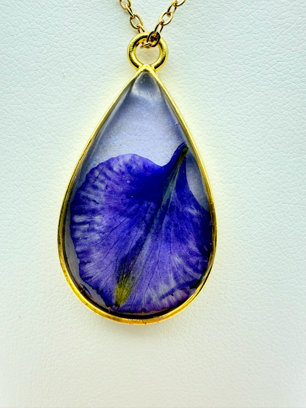 Prince Petal | Resin Necklace