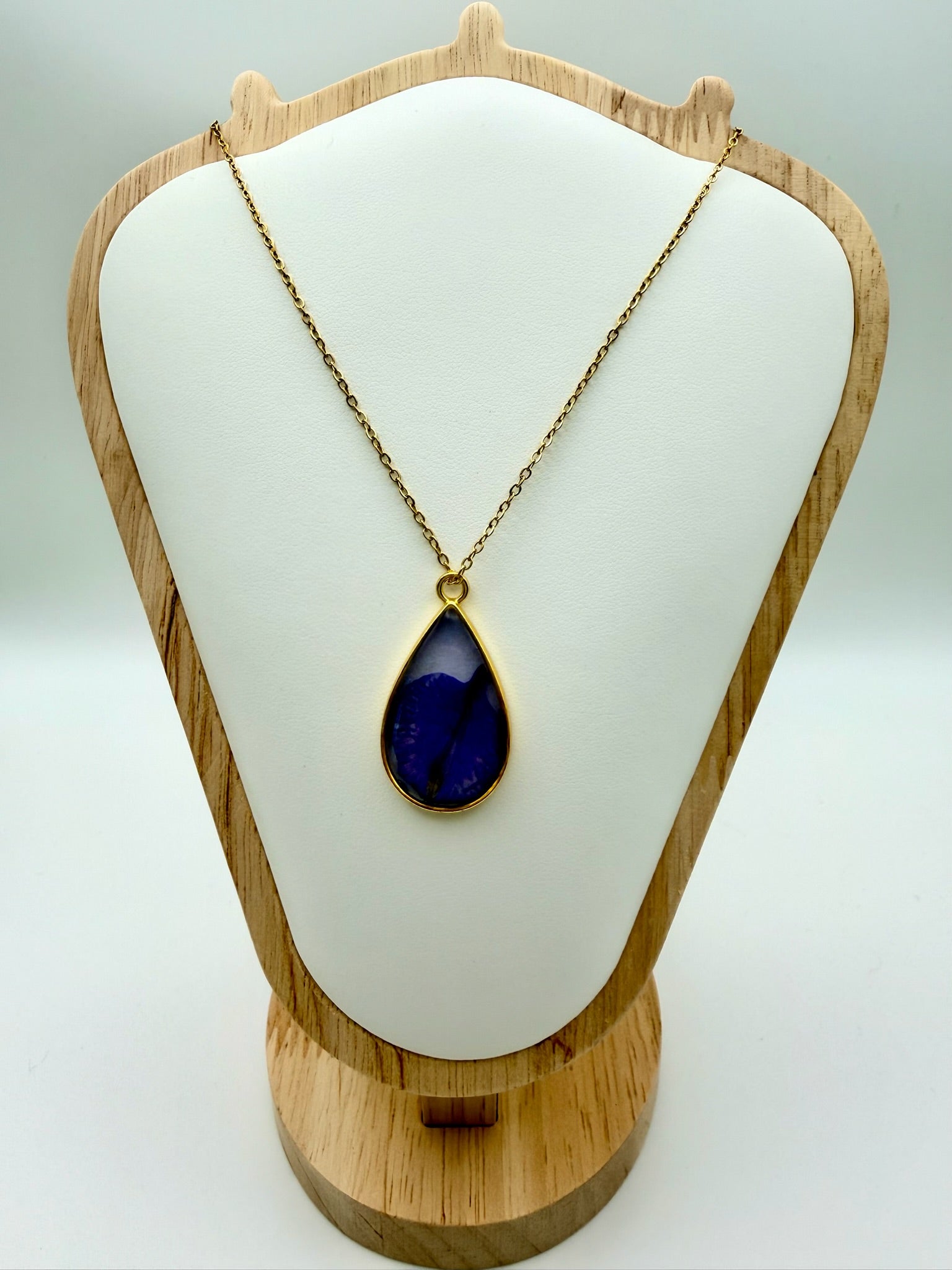 Prince Petal | Resin Necklace