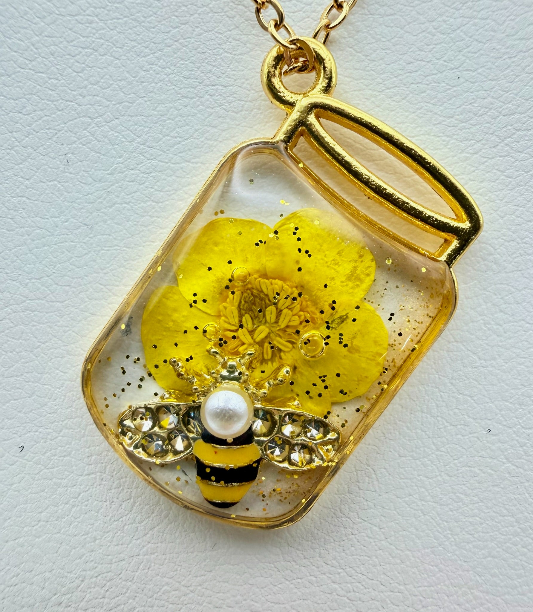 Daisy Bee | Resin Necklace