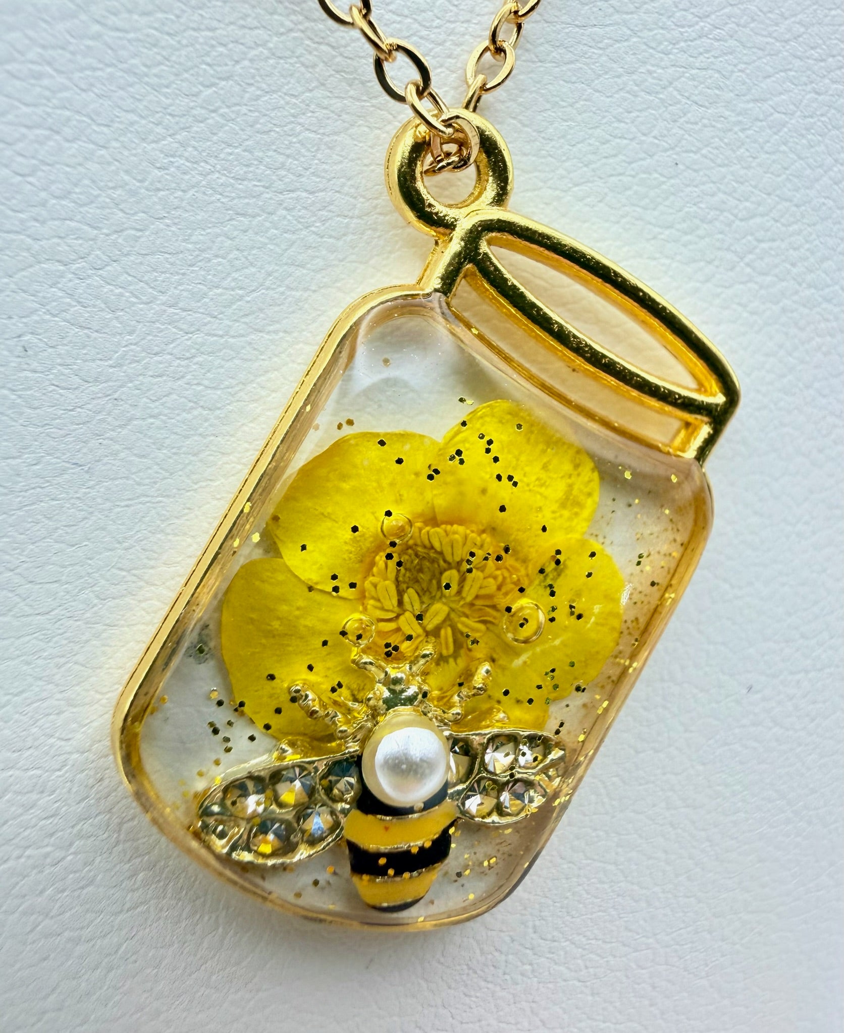 Daisy Bee | Resin Necklace