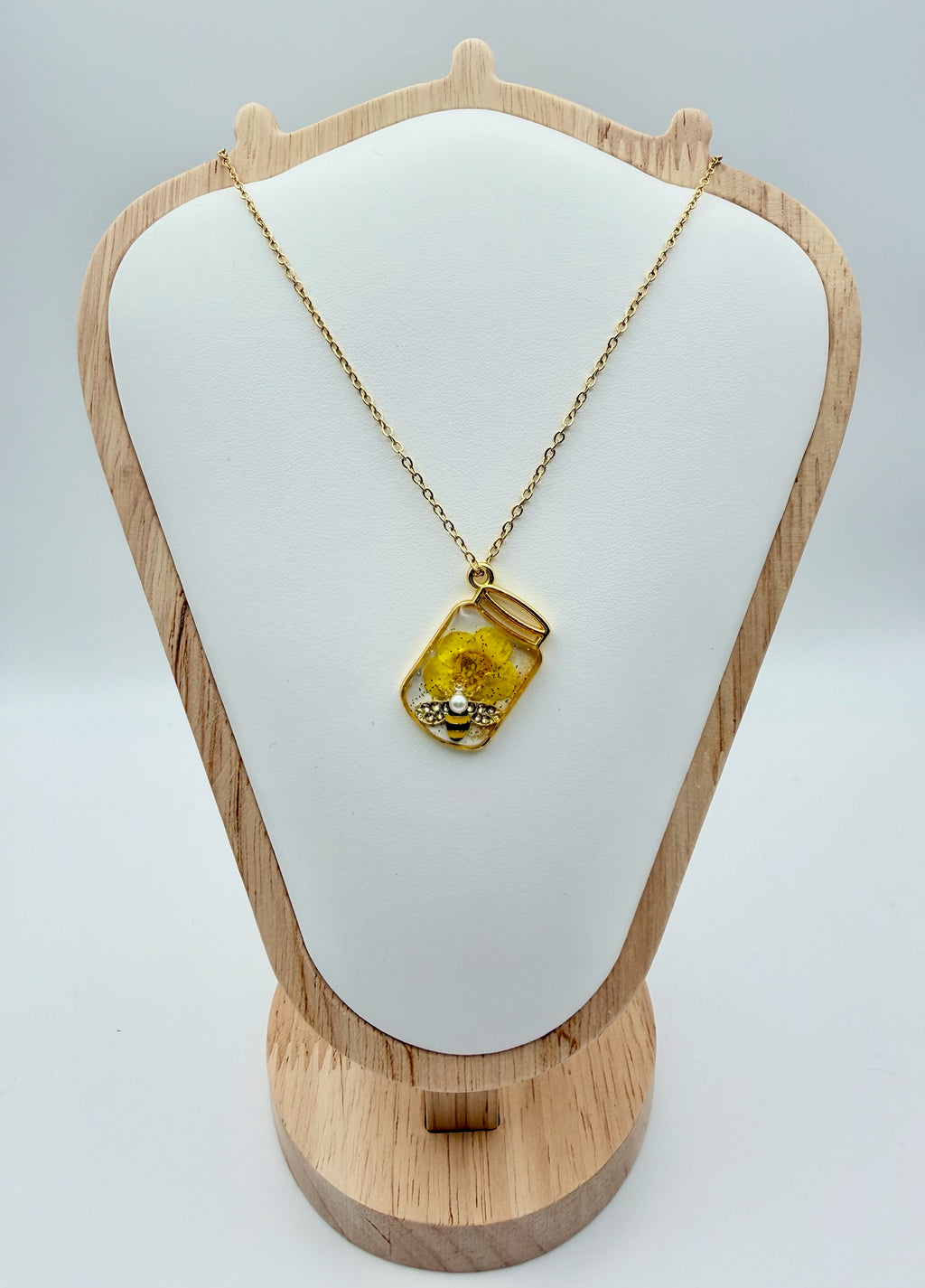 Daisy Bee | Resin Necklace