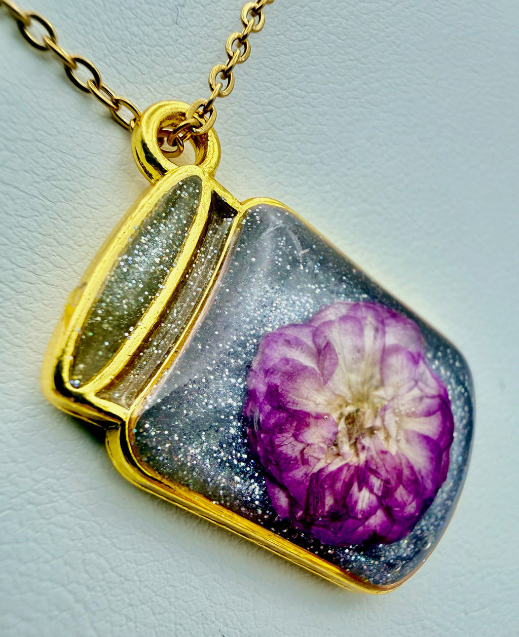 Silver Flower Sparkle | Resin Necklace