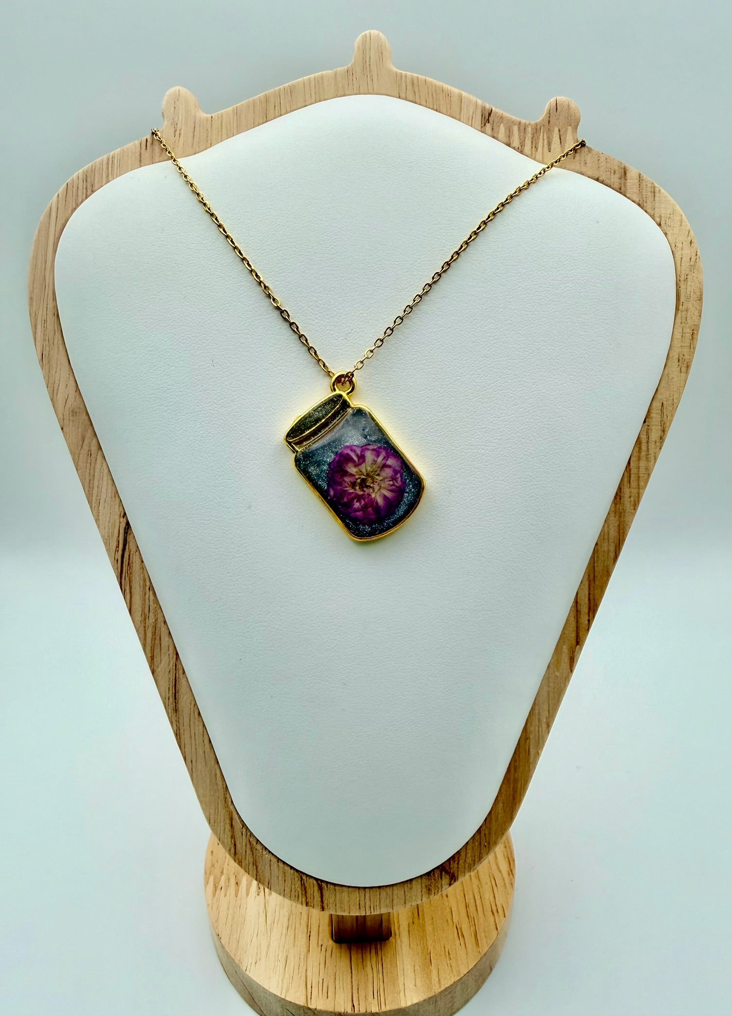 Silver Flower Sparkle | Resin Necklace