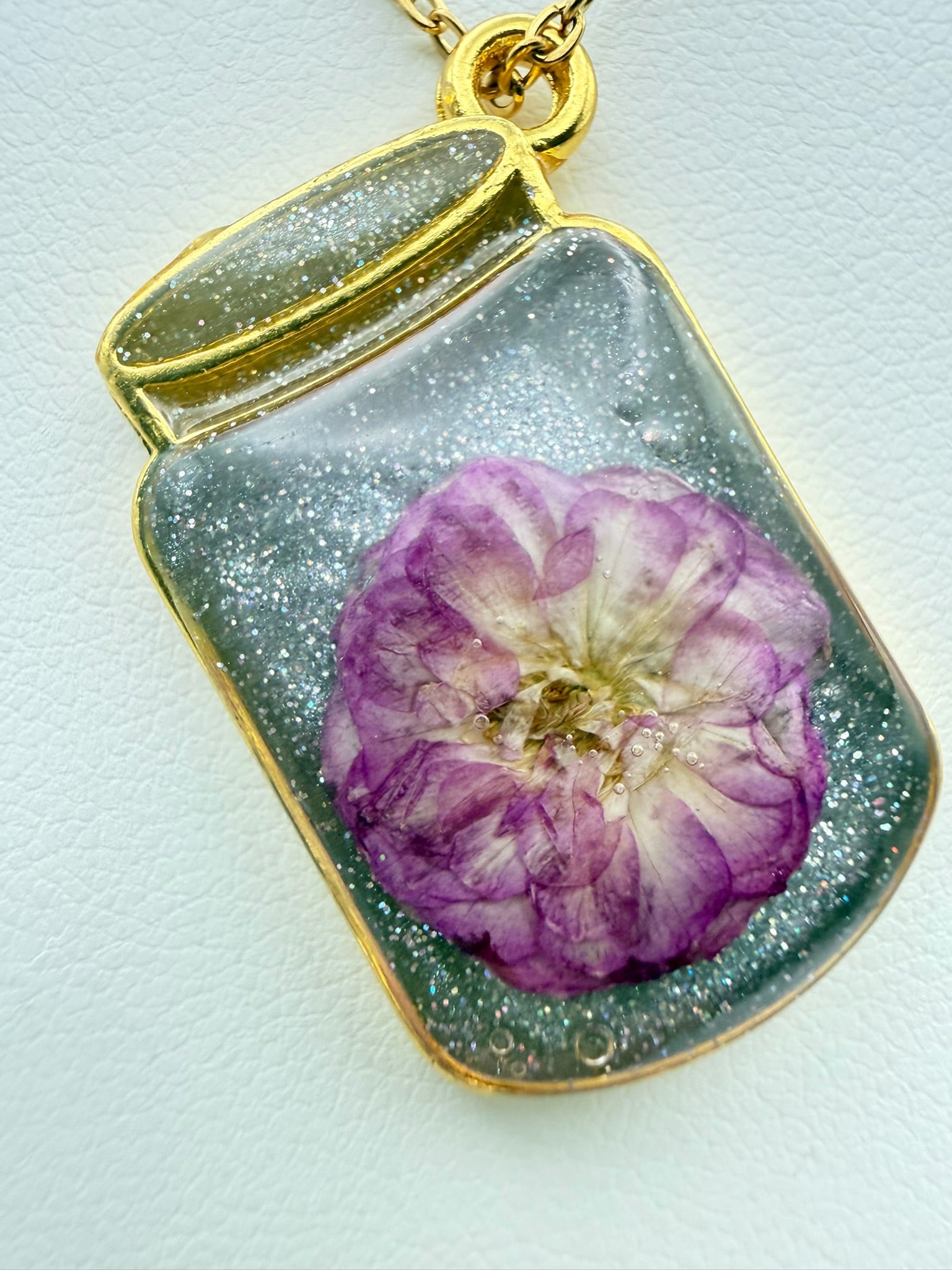 Silver Flower Sparkle | Resin Necklace