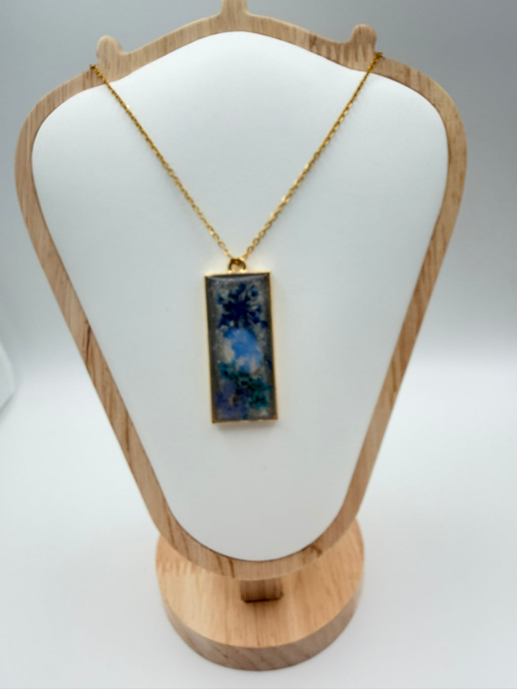 Burst Stone | Resin Necklace