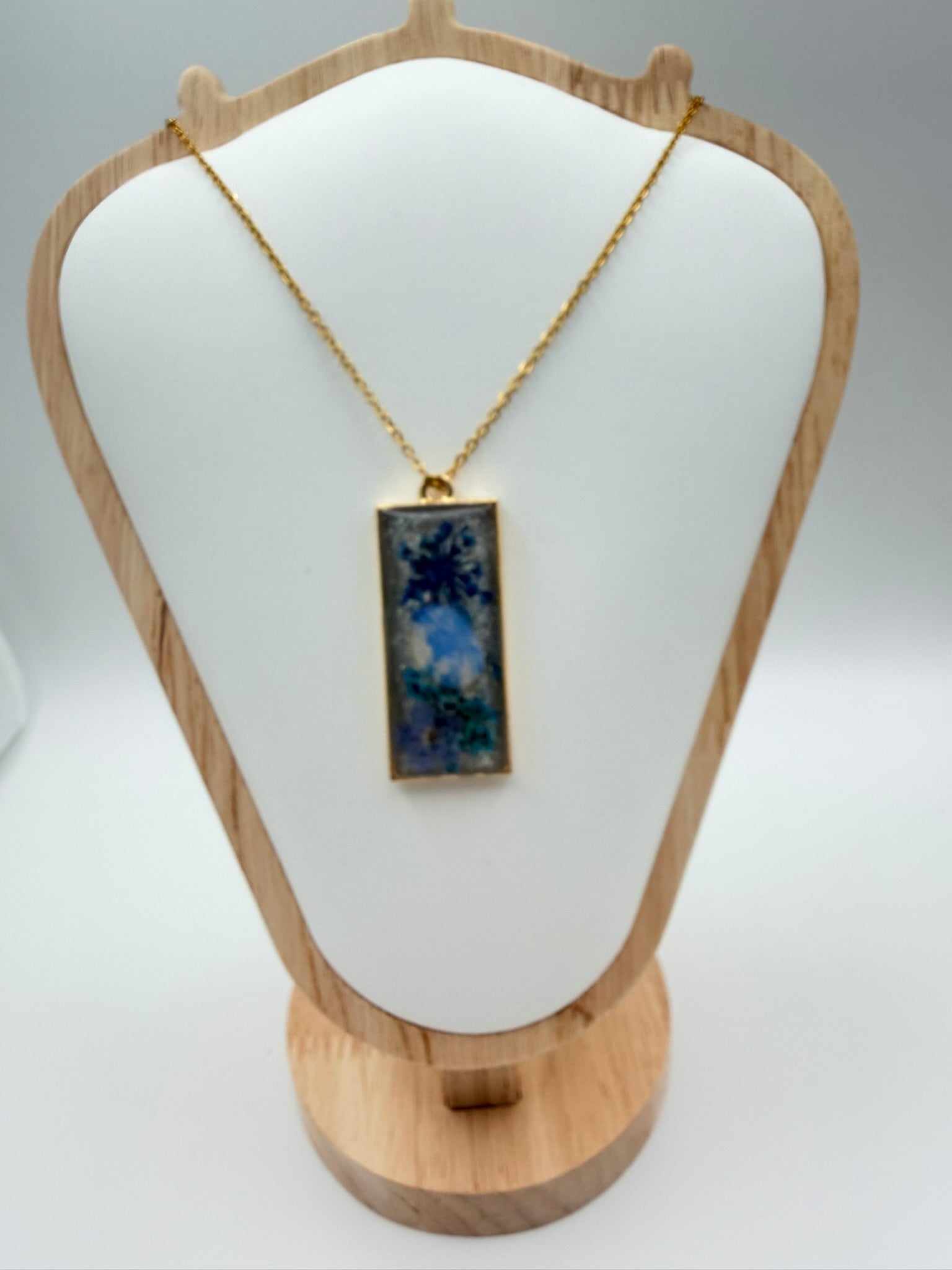 Burst Stone | Resin Necklace